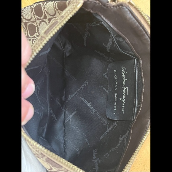 SALVATORE FERRAGAMO
Vintage Canvas Gancini Satchel wristlet Bag - Picture 8 of 10